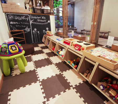 おやこカフェ Baby Leaf | こどもと親子で一緒にくつろげるママのためのおやこカフェ | ベビーリーフ(大阪 / 中崎町・天六)